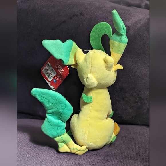 Exclusive Pokemon Leafeon 8" Plush - Picture 4 of 7